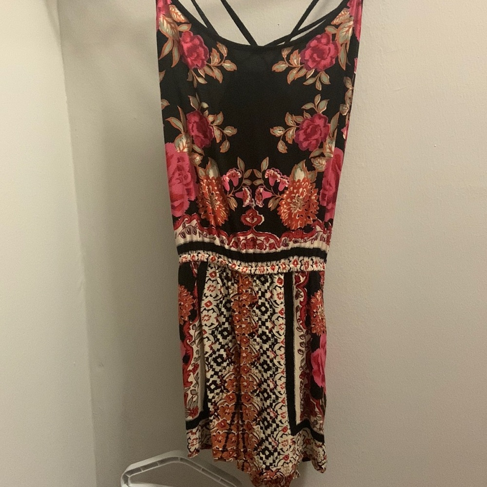 Floral romper with pockets!